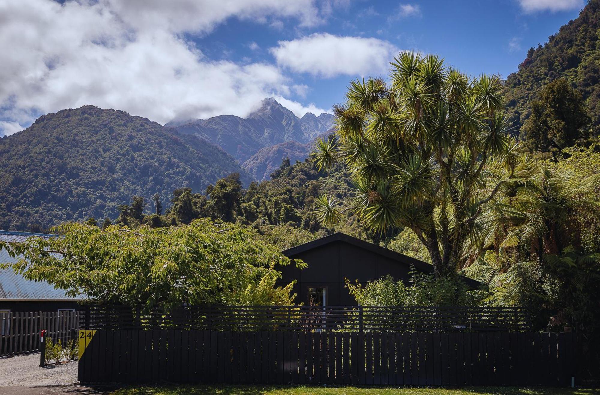 Two Four Cron Franz Josef Villa Eksteriør bilde